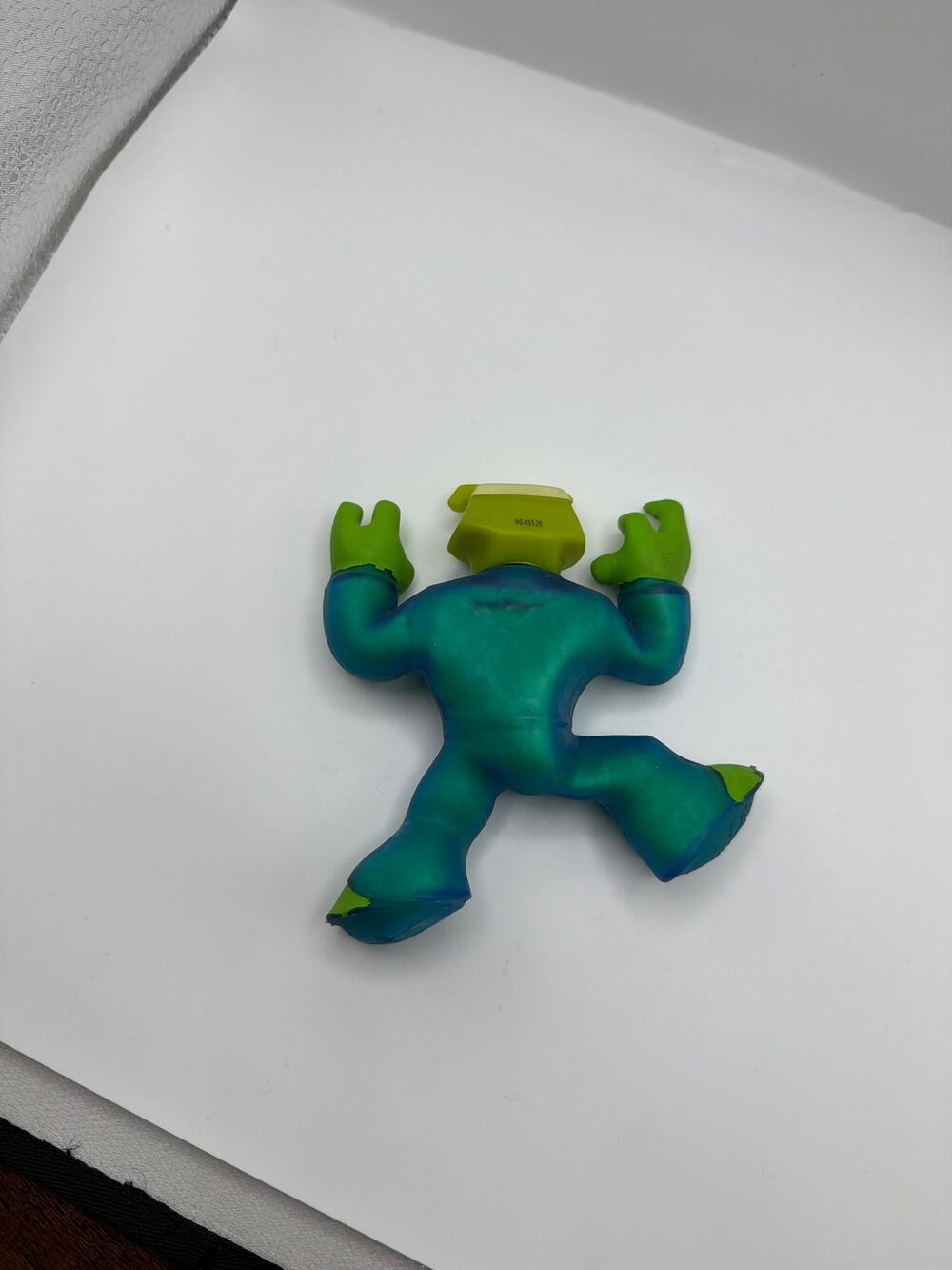 Heroes of Goo Jit Zu Mantor Stretchy Sand Force Mantis Bug Figure Hero